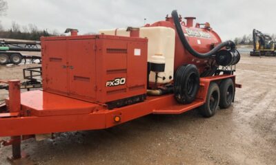 2012 Ditch Witch FX30 vacuum trailer with 800 gallon tank