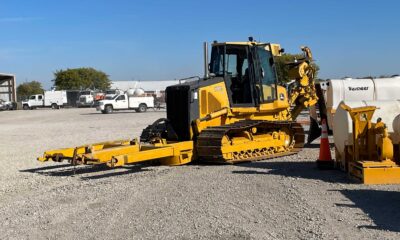 John Deere 700J V75 plow